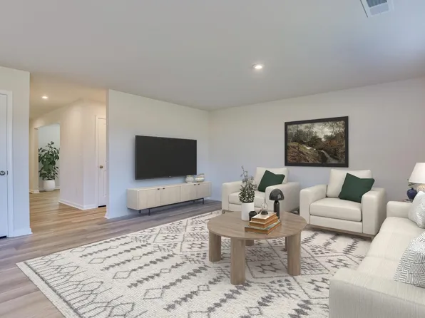 184 Kingfield Dr, Hopkins, SC 29061