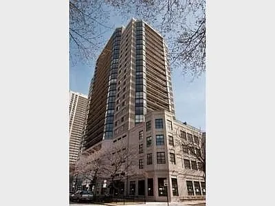 33 W Delaware Pl APT 16G photo 1