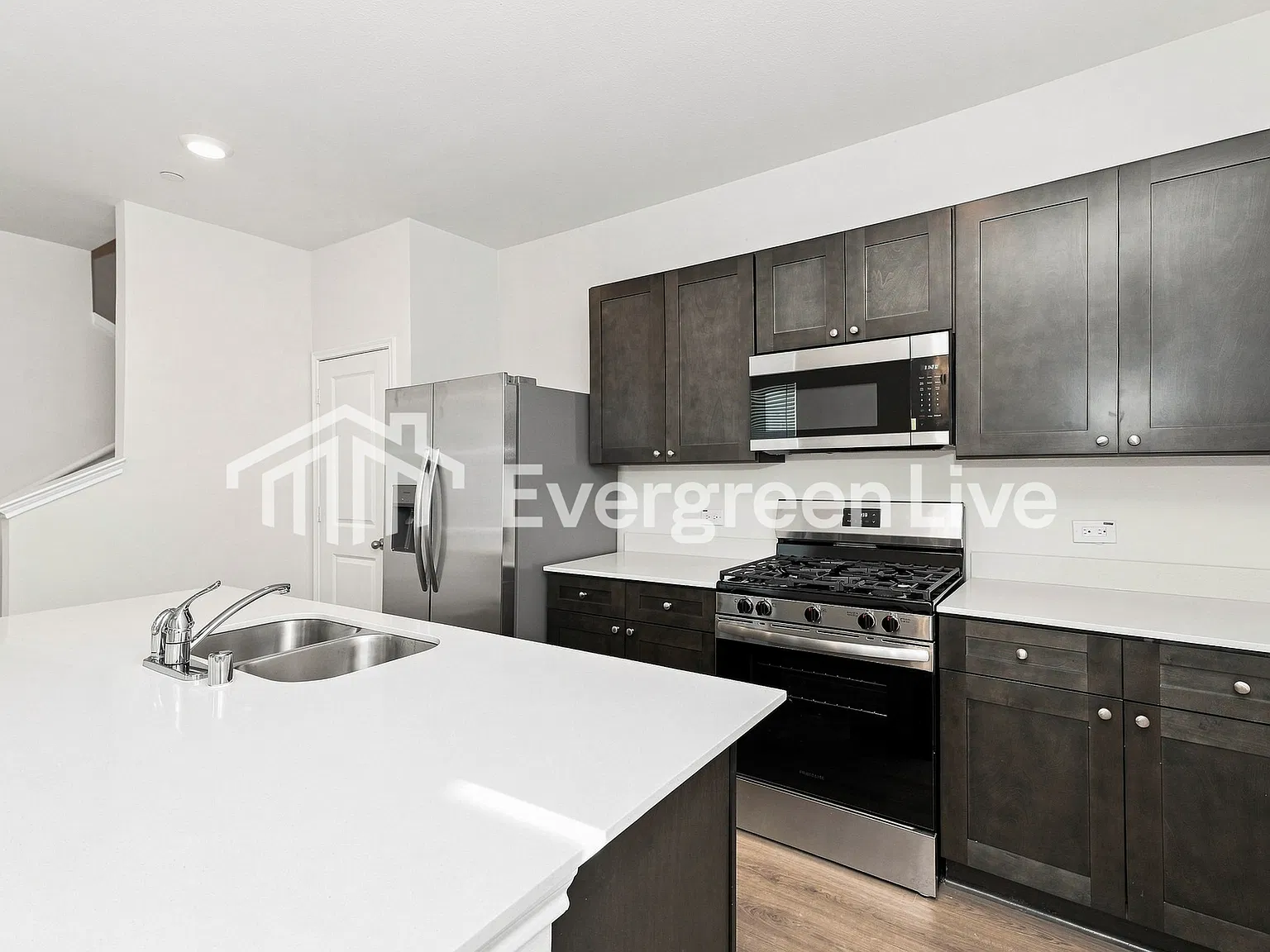 3 bed, 2.5 bath, 1587 sqft, $2,345 — Photo 2