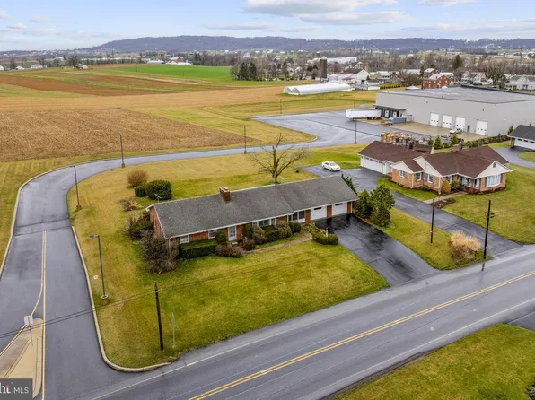 632 E Farmersville Rd, New Holland, PA 17557