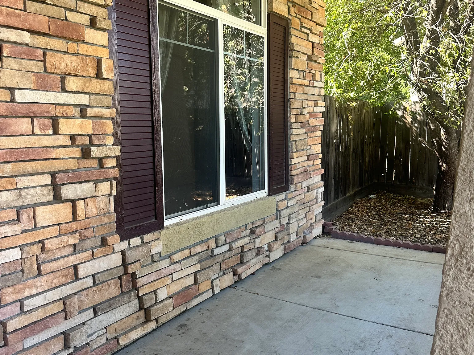 4 bed, 2199 sqft, $3,000 — Photo 2