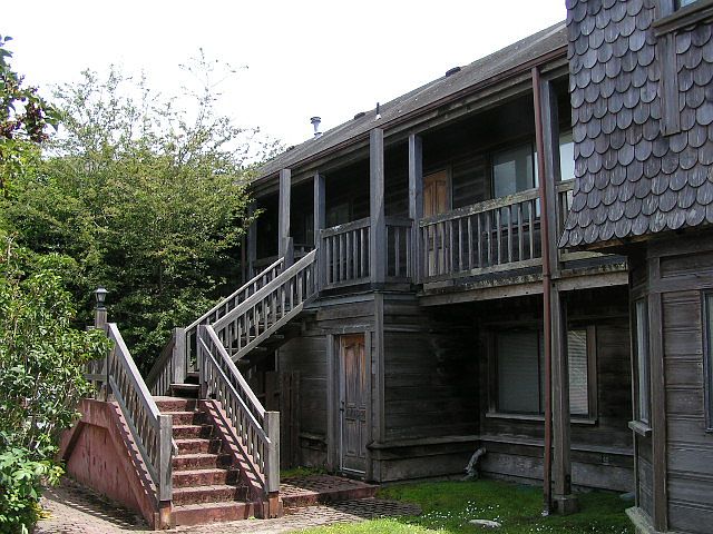 2nd image of 1590 Meadow Brooke Pl