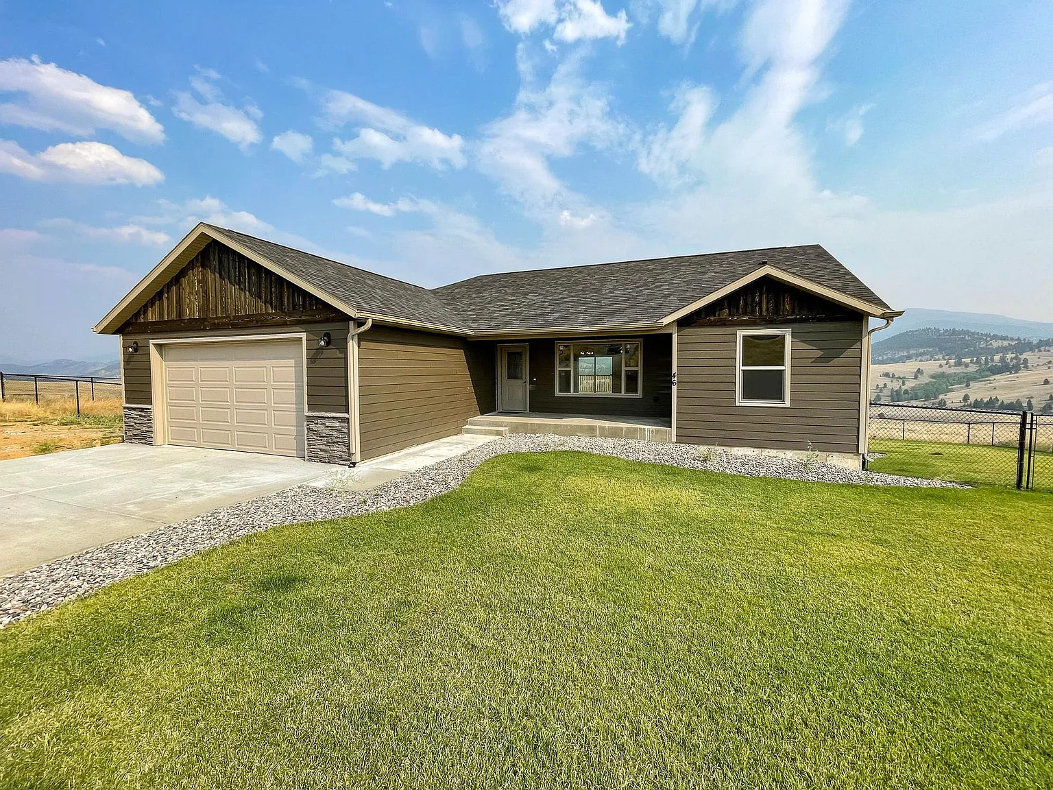 4 bed, 2976 sqft, $3,700 — Photo 1