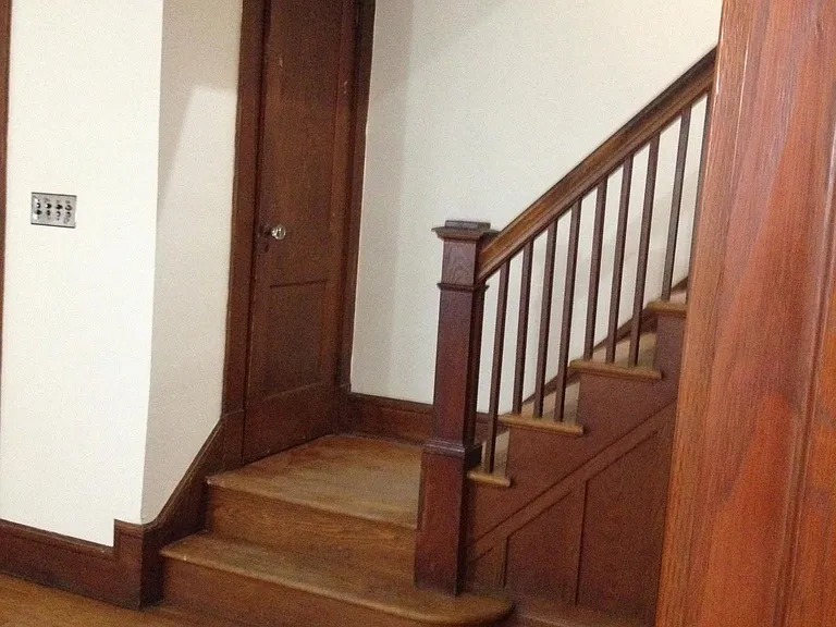 219 Howard St — Photo 2