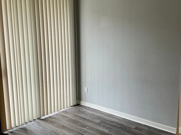 537 W Maple Ave — Photo 13