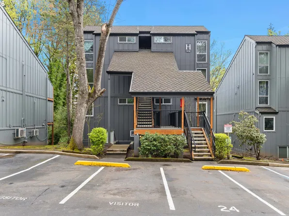 100 Kerr Pkwy APT 52, Lake Oswego, OR 97035