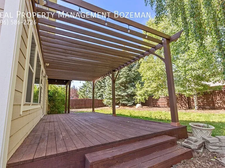 971 Longbow Ln — Photo 3