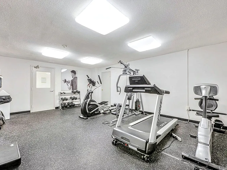 1363 Lakeshore Rd — Photo 8