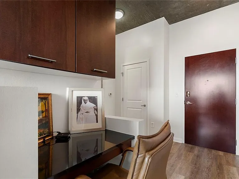 3324 Peachtree Rd NE #2208 — Photo 2