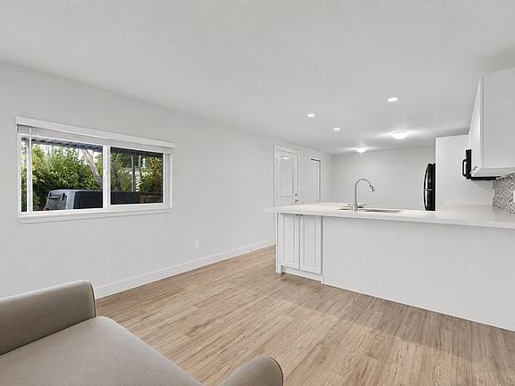 5th image of 1840 160th St #76