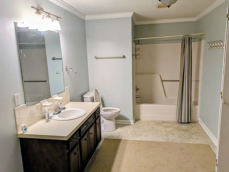 6913 Crandall Ct — Photo 17