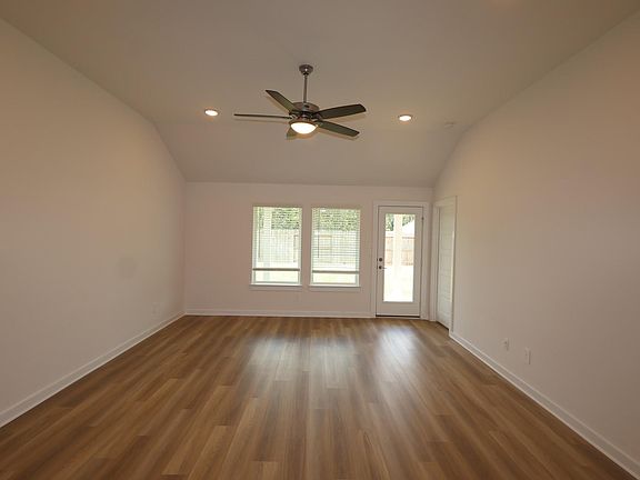 4th image of 716 Michelia St