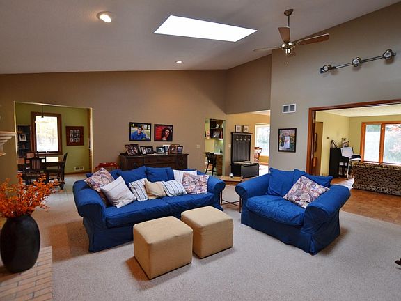 5th image of 316 Llanberis Dr NE
