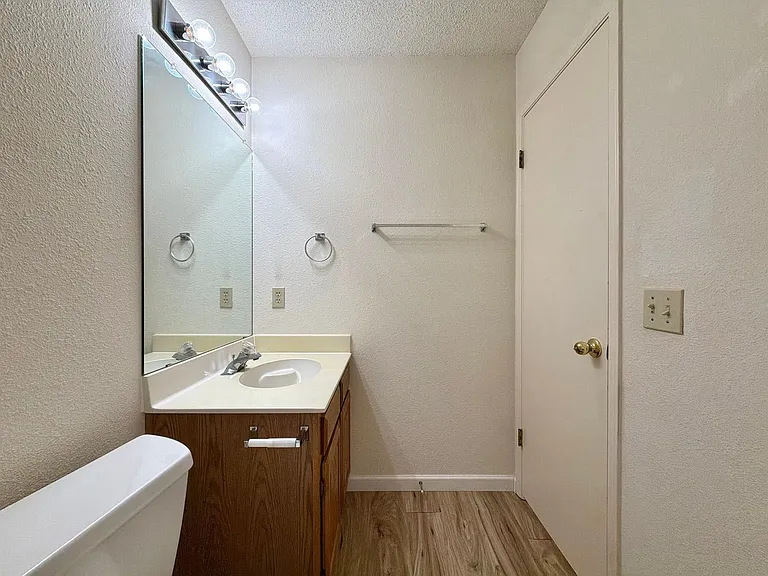 2200 Emmett Pkwy — Photo 22