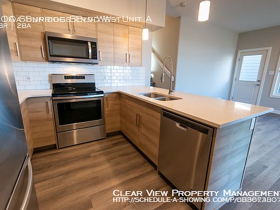 5th image of 110A Sunridge Blvd W Unit A