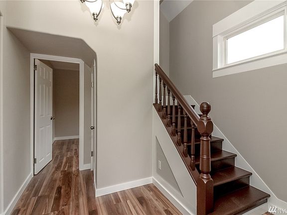 2nd image of 625 17th St SE