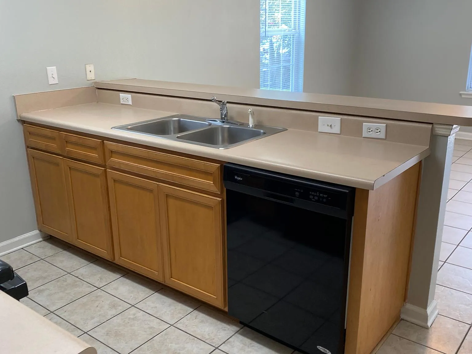 3 bed, 1280 sqft, $1,500 — Photo 4