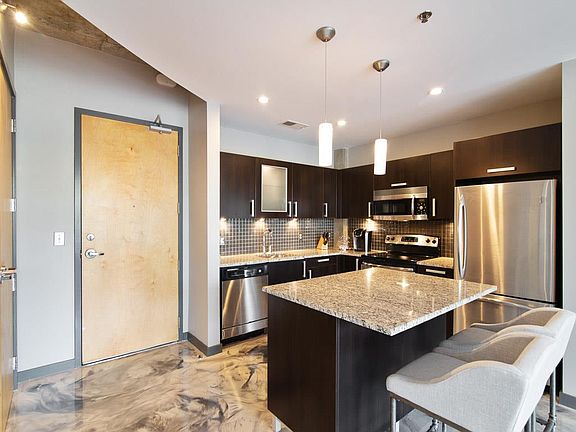 4th image of 600 12th Ave S APT 425