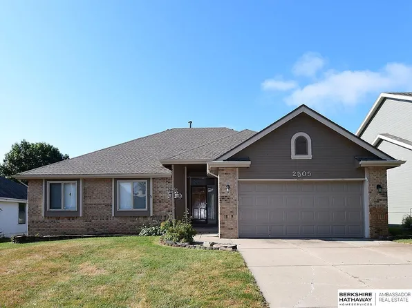 2505 Blackhawk Dr, Bellevue, NE 68123