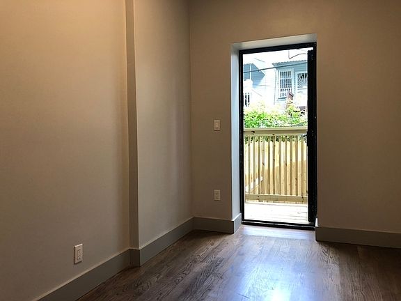 4th image of 640 Lafayette Ave #1