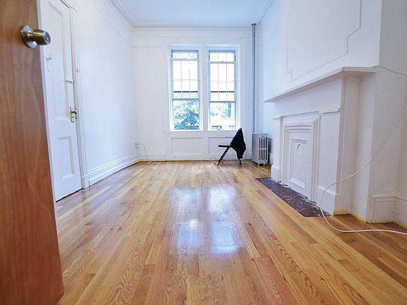 2nd image of 208 Huron St #1