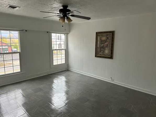 (undisclosed Address), Clarence, NY 14031