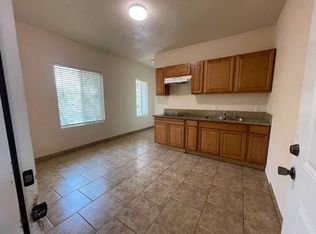 186 S. L, Dinuba, CA 93618