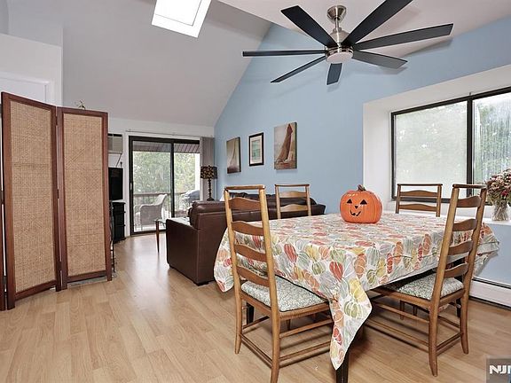5th image of 602 West Ridge Mews #602