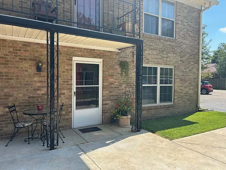 240 Breckenridge Ln #3 — Photo 3