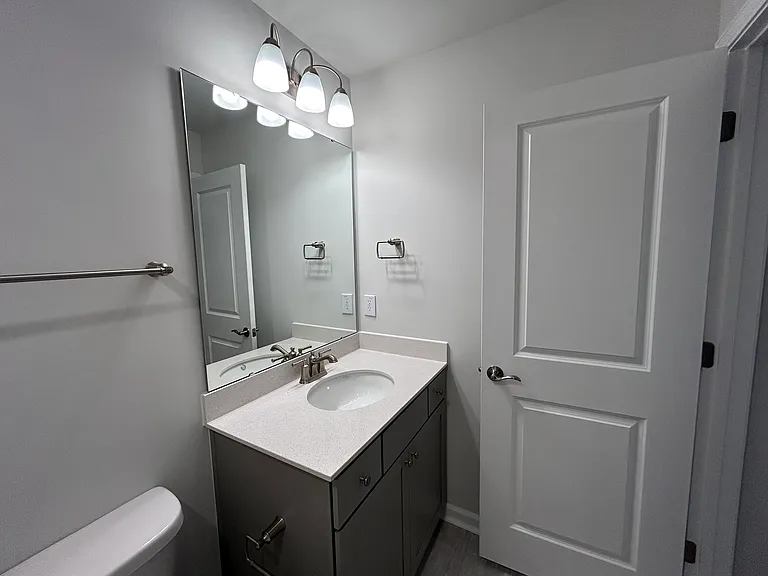 Secondary bathroom in the 3rd floor