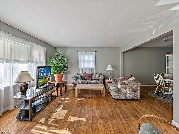3rd image of 1031 Norton Dr