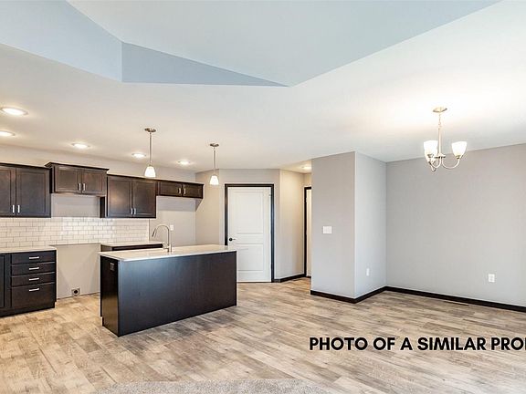 4th image of 1623 Petrus Dr NE