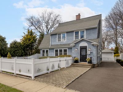 142 Oldfield Road, Fairfield, CT, 06824