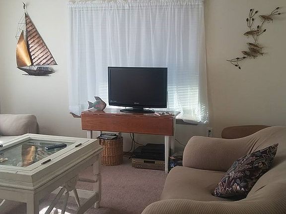 4th image of 255 Octopus Ave NE