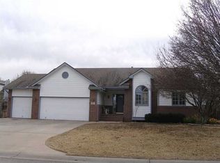 827 E Hawthorne Dr, Derby, KS 67037