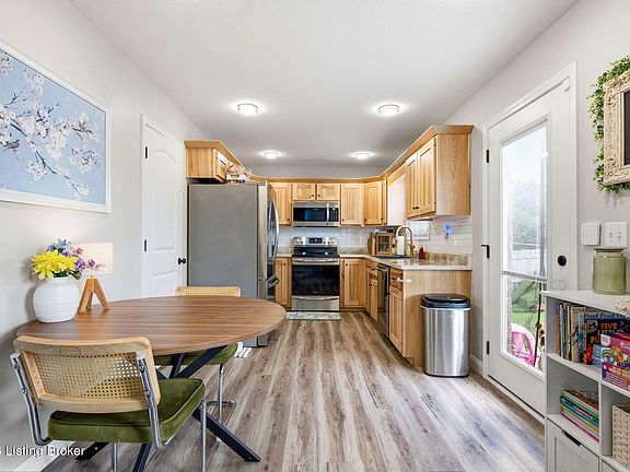 3rd image of 38 Rose Ln