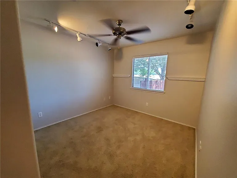 11208 Ashbrook Dr — Photo 15