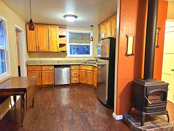Kitchen. Table belongs to owner, can be either left or removed.