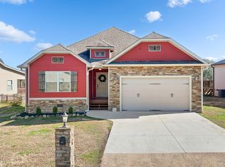 66 Cottage Crest Ct, Chickamauga, GA 30707