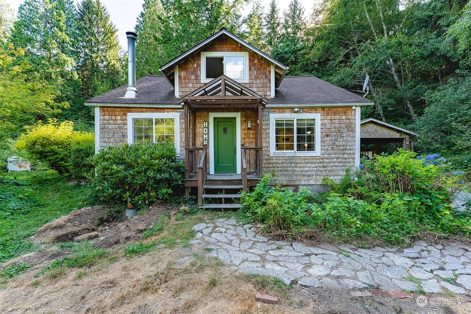 483 Summerland Road photo 1