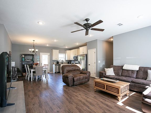 3rd image of 158 Shelbi Dr