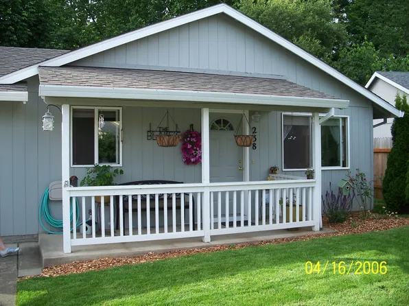 238 W 2nd Place Cir, Lafayette, OR 97127