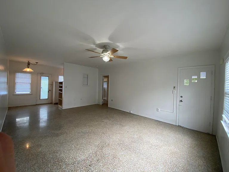 1020 NE 3rd St #1020 — Photo 4