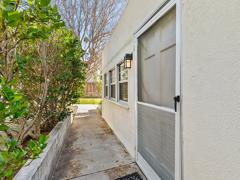 2123 Crescent Ave #1/2 — Photo 1