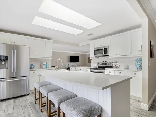 11 River Drive, Tequesta, FL 33469