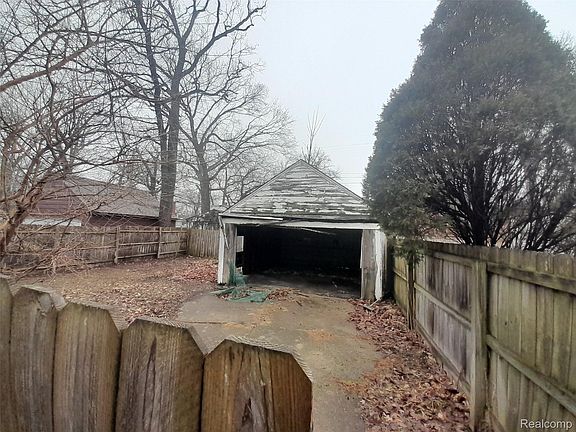 4th image of 2597 W Eight Mile Rd