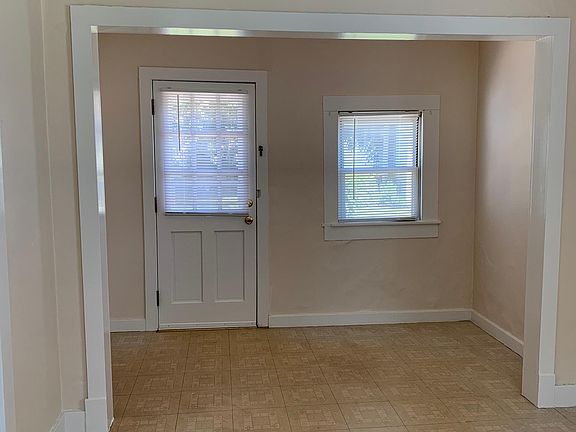 Kitchen entrance from backyard