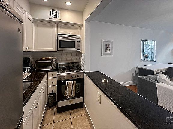 4th image of 1628 2nd Ave APT 5C