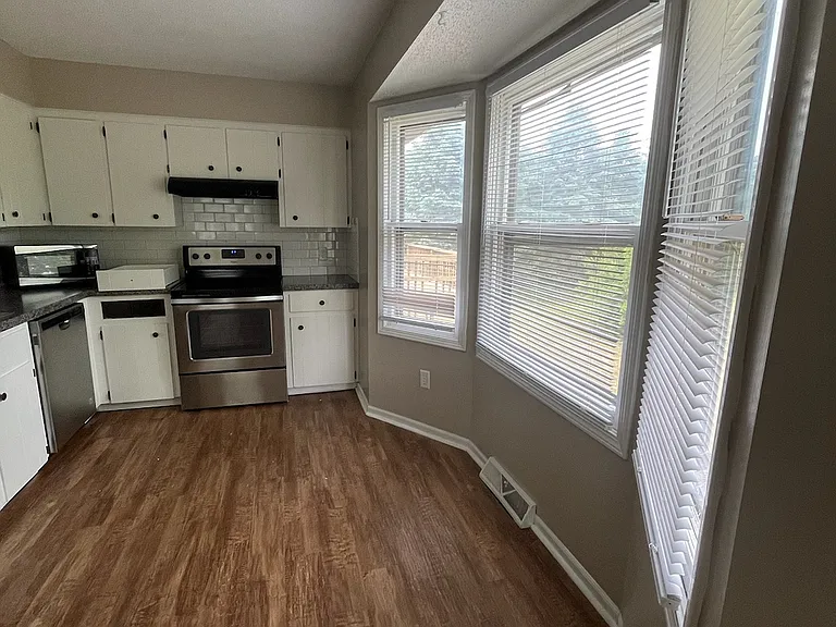 14745 Riley St — Photo 3