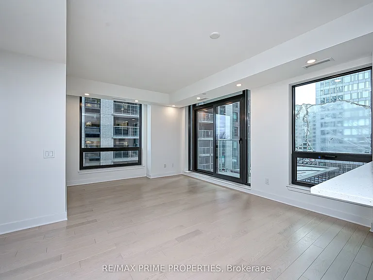 180 George St #508 — Photo 2